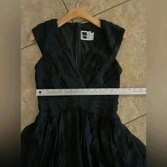 Tadashi Black Chiffon Silk Pleated Dress V Neck 10 vintage - Picture 8 of 9